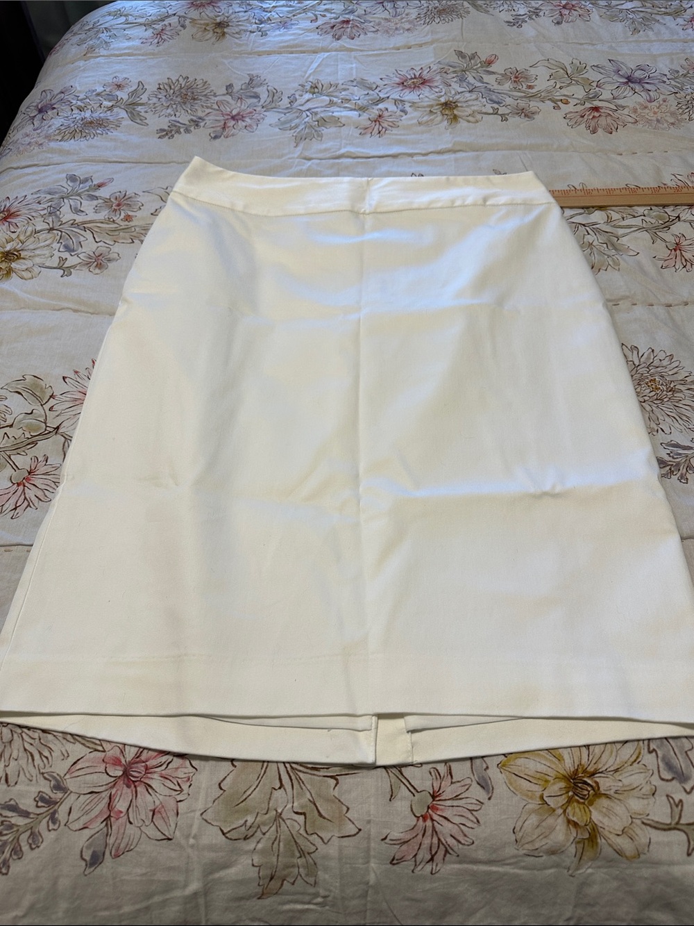 Liz Claiborne Winter White Pencil Skirt